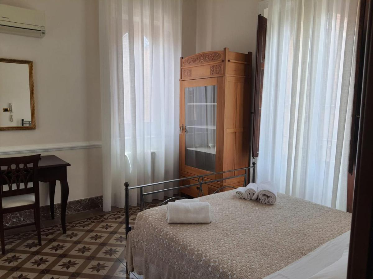 Appartamenti via Lombardo Giardini Naxos Esterno foto